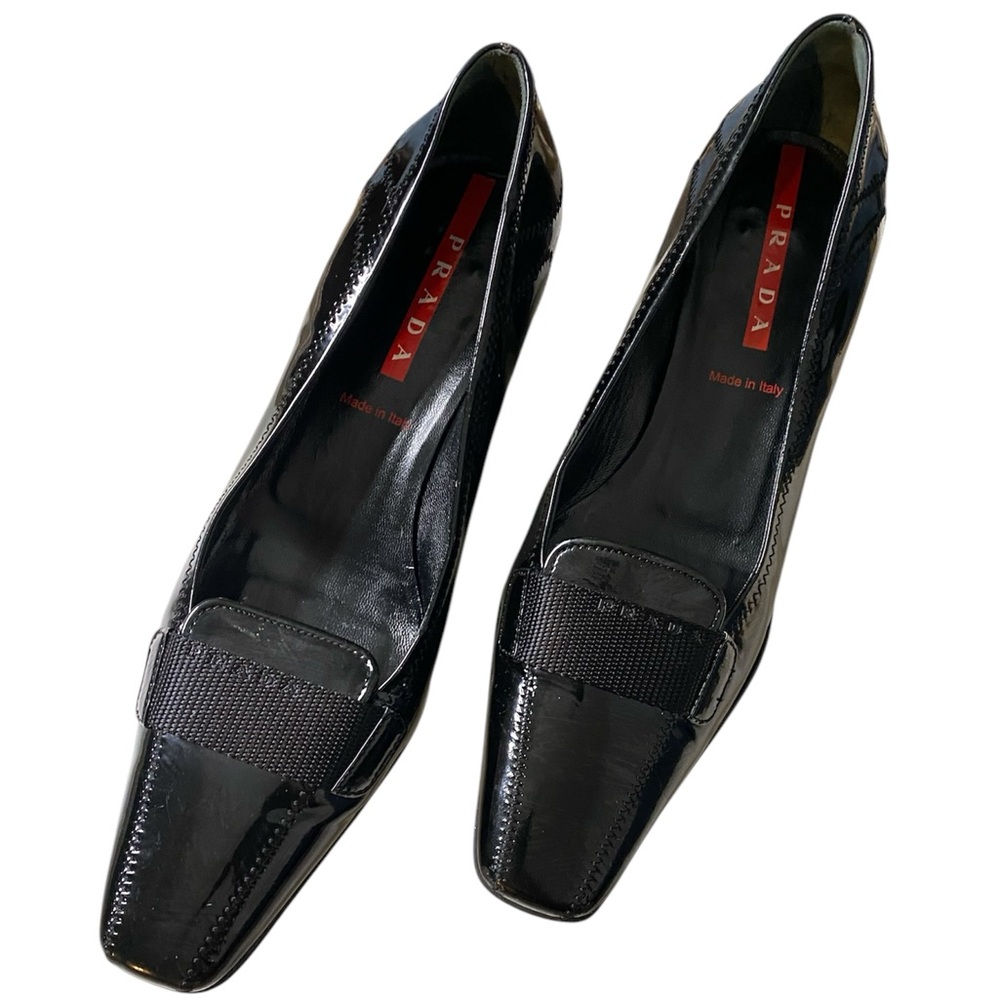 90’s Prada women's Iconic Black Patent Leather Pump
Size: 38
